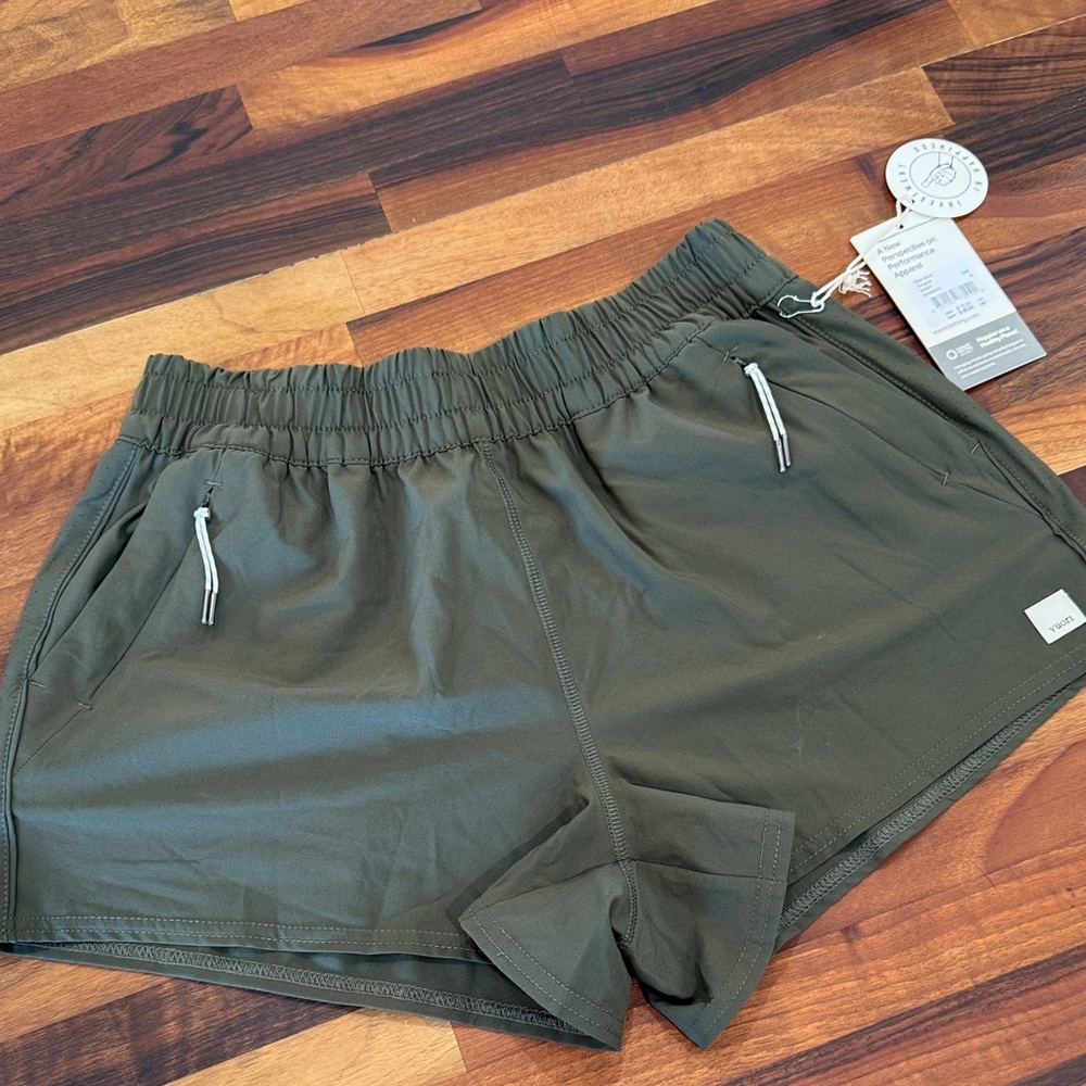 Vuori Dash Shorts Women’s Size Small Oregano NWT Performance Running Zip Pocket